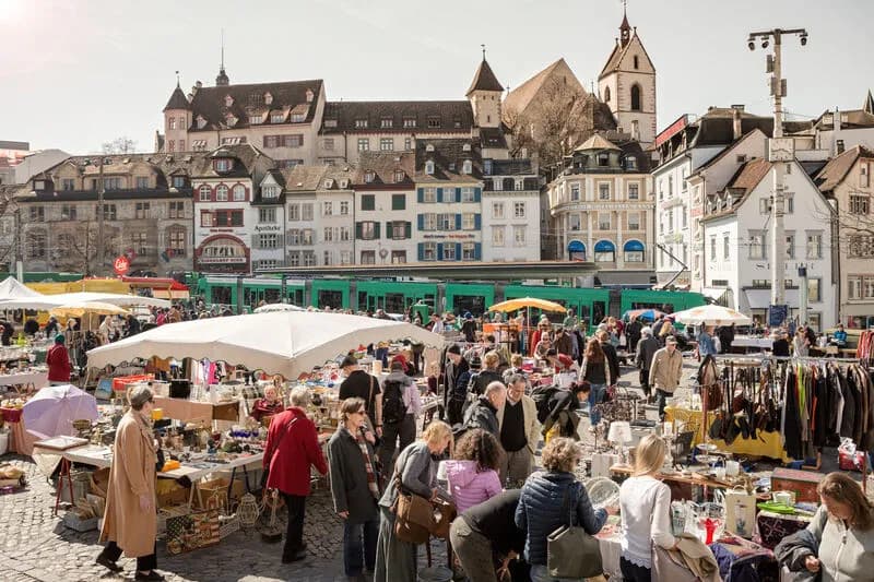 Flohmarkt Stücki Basel — Flohmarkt in Basilea