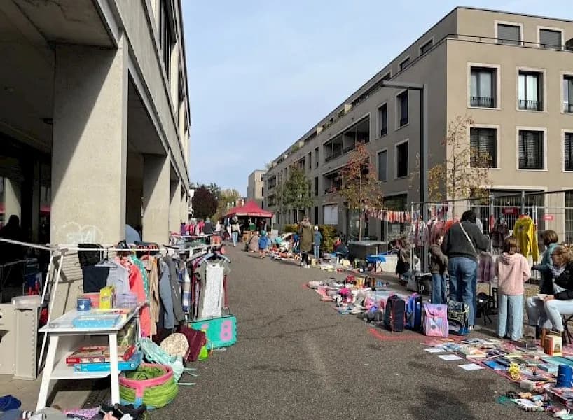 Quartierflohmarkt Hirzbrunnen — Flohmarkt in Basel