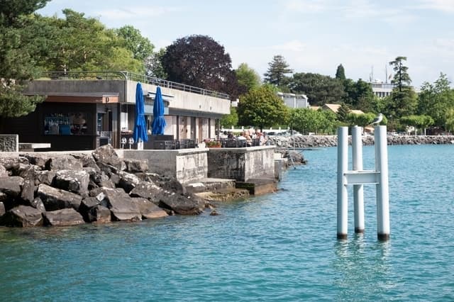 Vide-Dressing des Bains Payes — Flohmarkt in Vevey