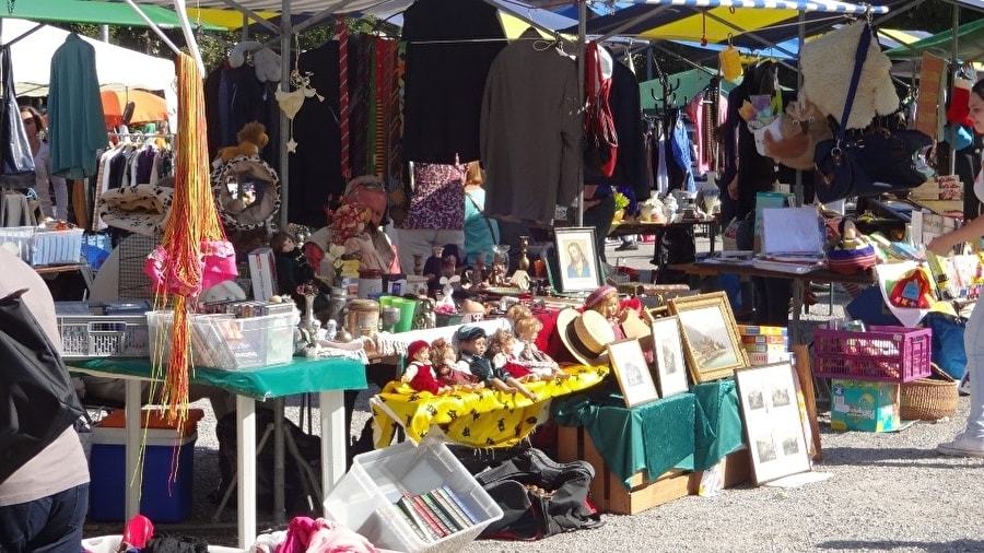 Flohmarkt Chilbiplatz Duebendorf, Zürich