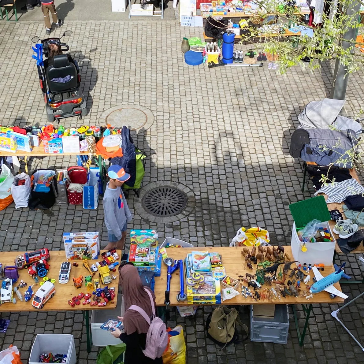 Flohmarkt GZ Hirzenbach, Zürich