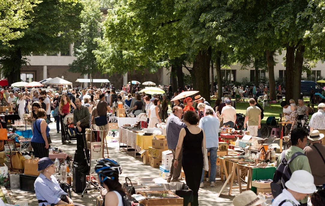Flohmarkt Petersplatz - Marché aux puces à Basel