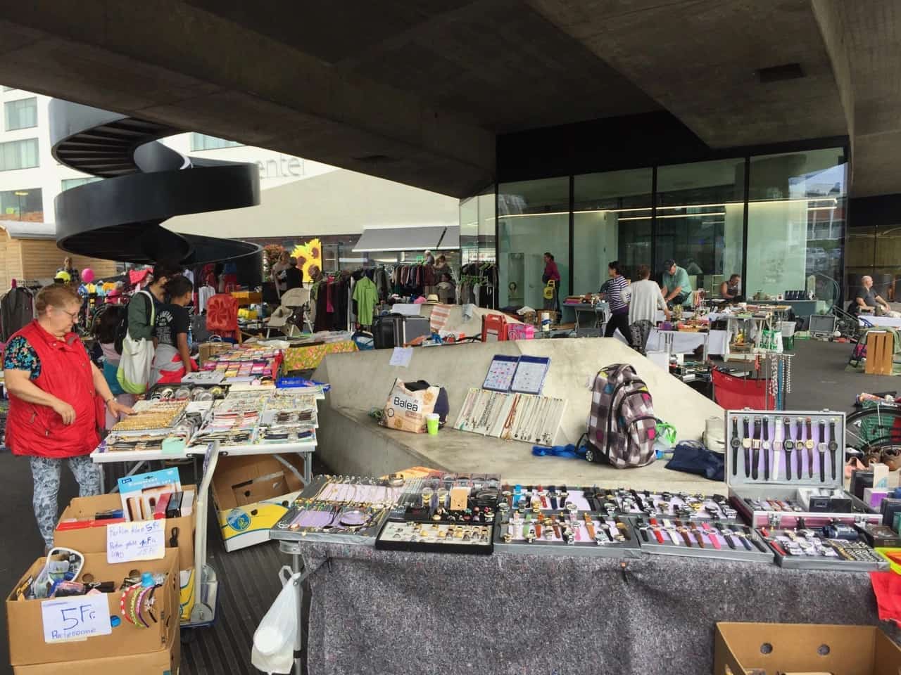 Flohmarkt Vogesenplatz - Flea market in Basel