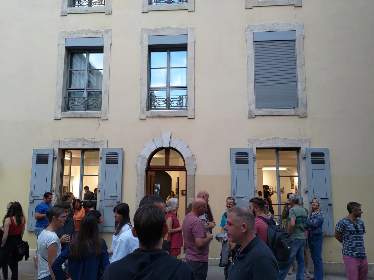 Brocante mensuelle Galerie 17 Terra - Mercatino delle pulci a Genève