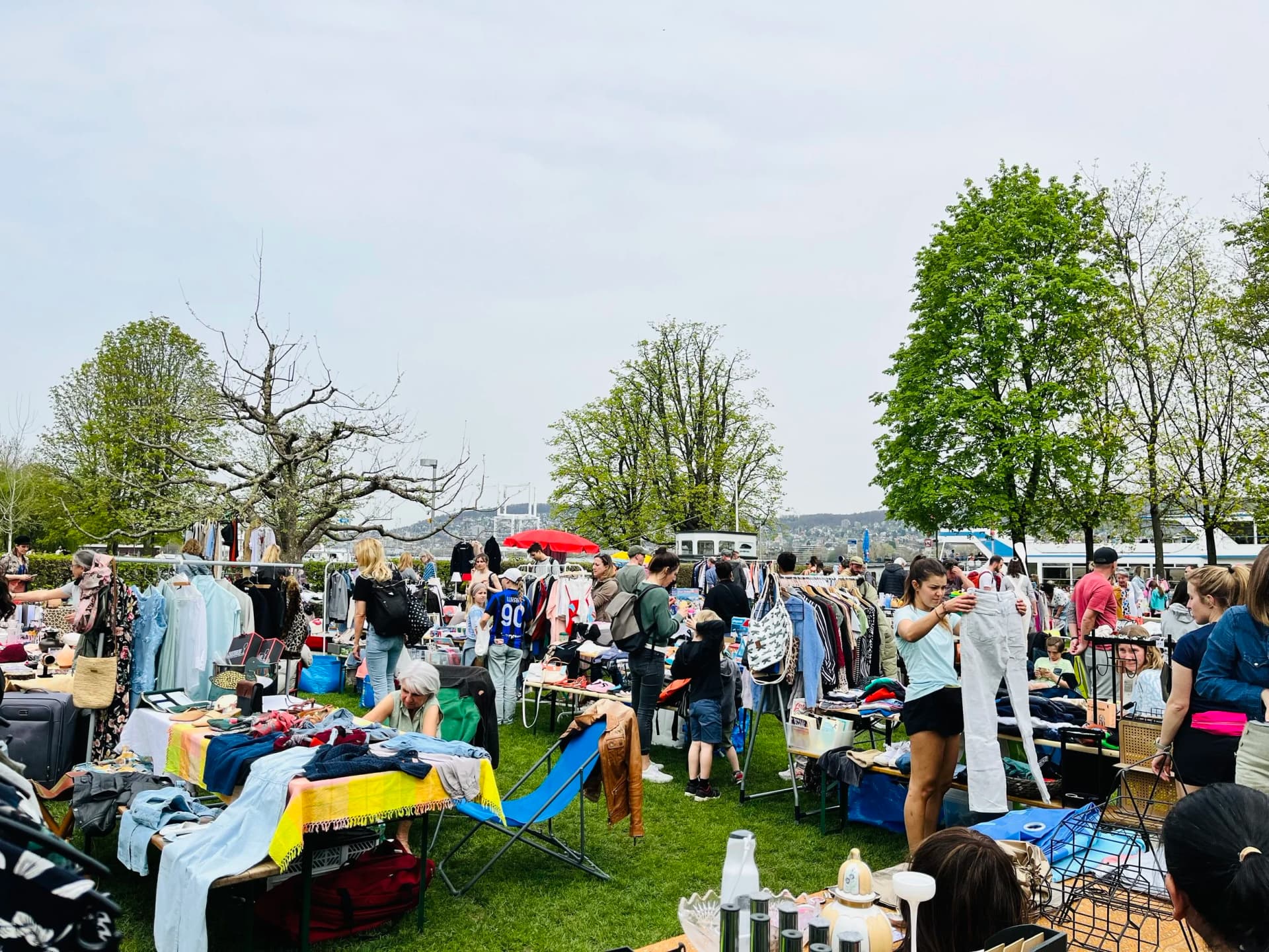 Flohmi Oetwil am See - Marché aux puces à Oetwil am See