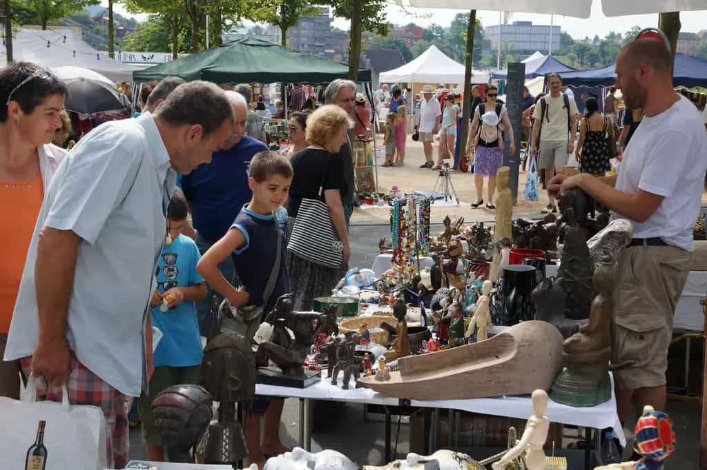Flohmarkt Theaterplatz Baden - Mercatino delle pulci a Baden