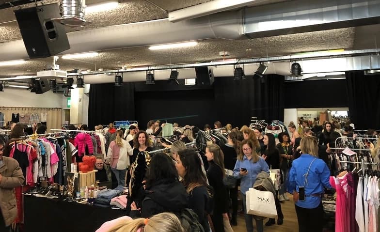 Mädelsflohmarkt Tanzwerk 101 - Mercatino delle pulci a Zürich
