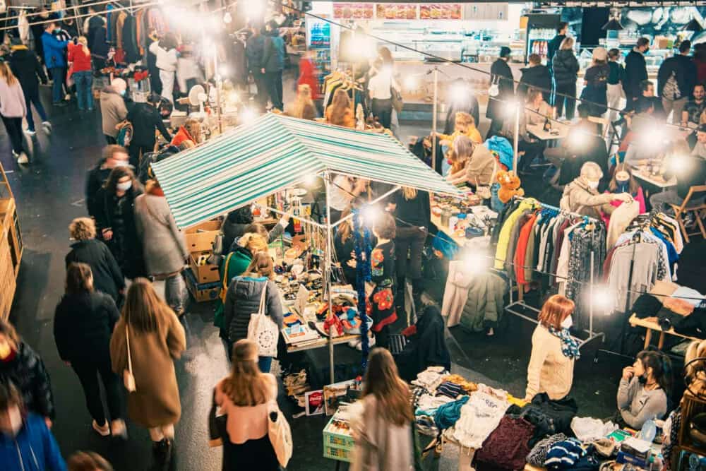 Nachtflohmarkt Markthalle Basel - Mercatino delle pulci a Basilea