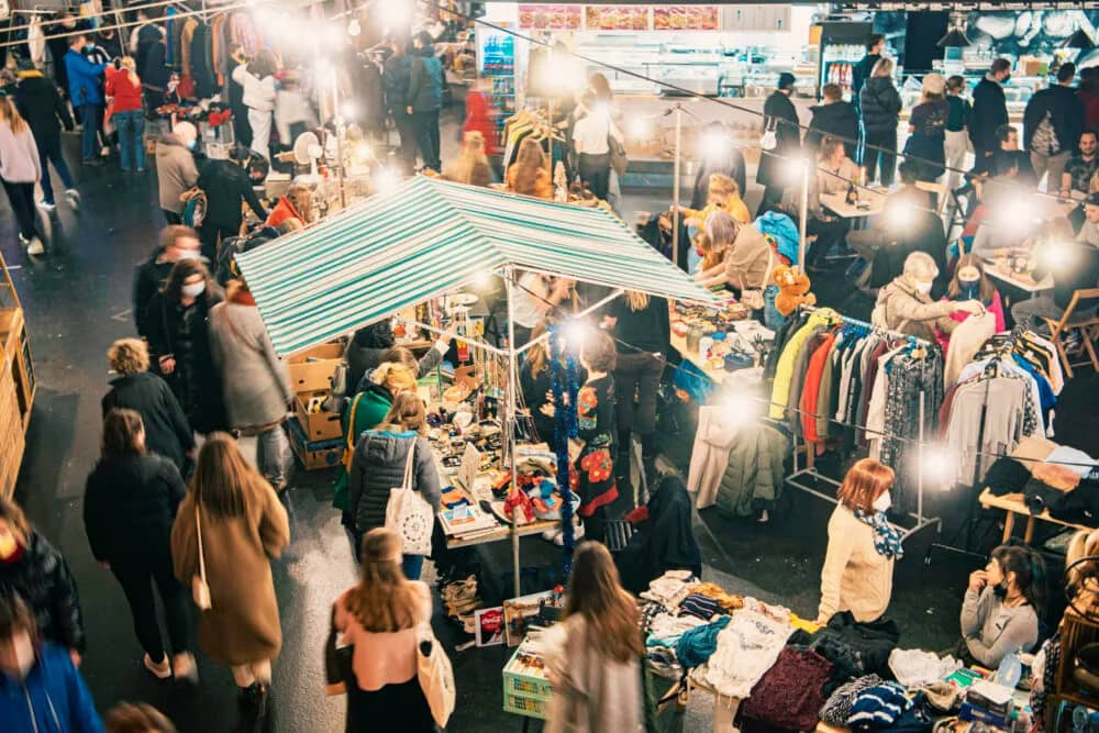 Nachtflohmarkt Markthalle Basel - Flea market in Basel