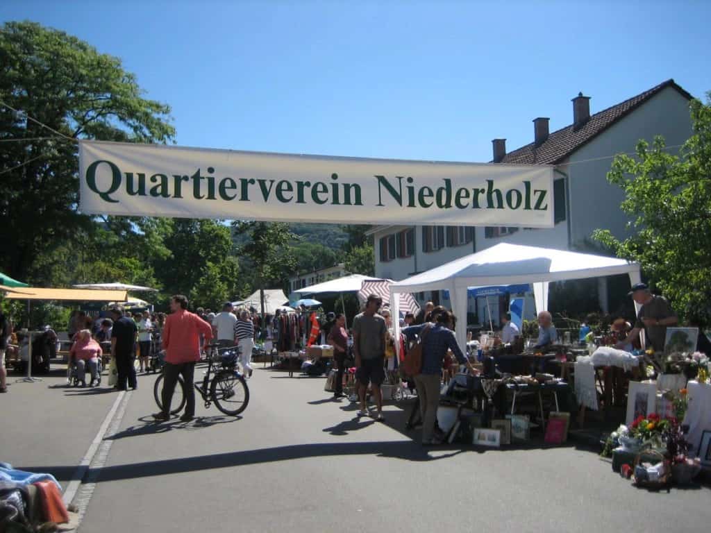 Quartierflohmarkt Riehen/Niederholz - Mercatino delle pulci a Basilea